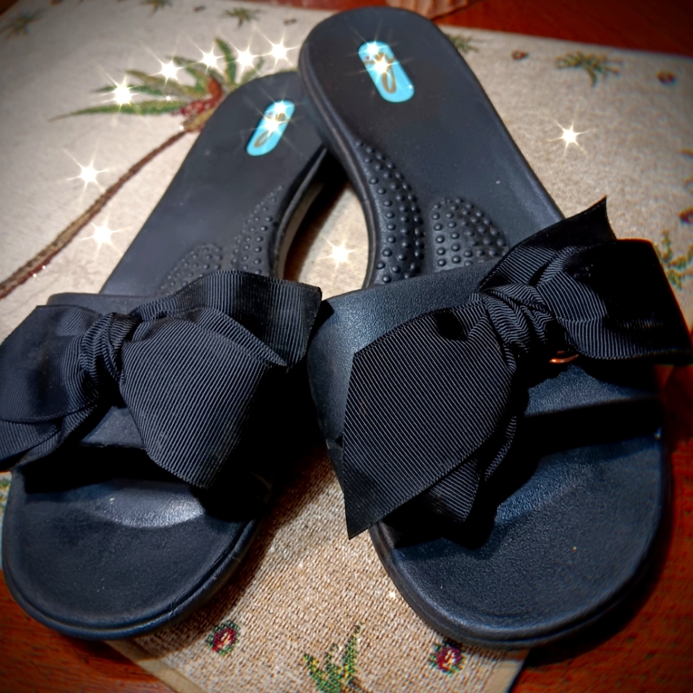 Dress sandals with black fabric bows. Excellent new condition & very comfortable